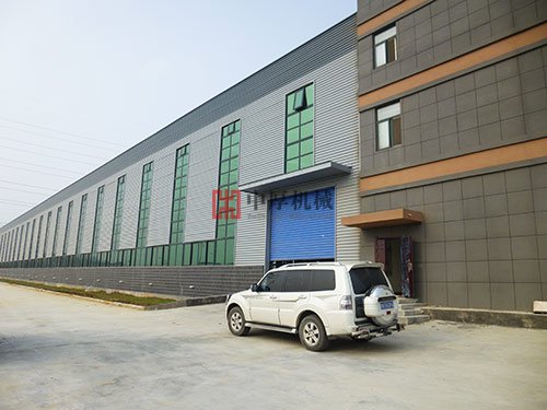 鄭州中厚機(jī)械生產(chǎn)車(chē)間一角