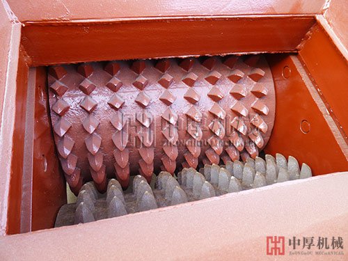 齒輥破碎機內(nèi)部